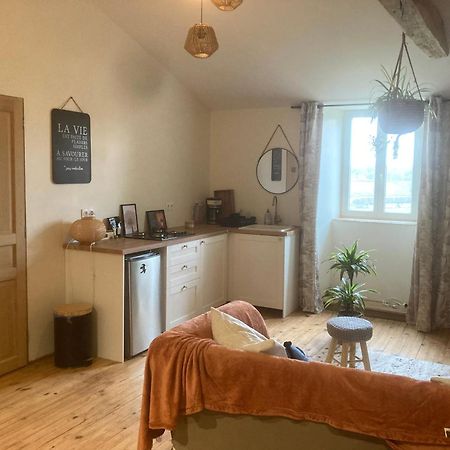 Premier Etage D Une Jolie Maison A La Campagne Montravers Bagian luar foto